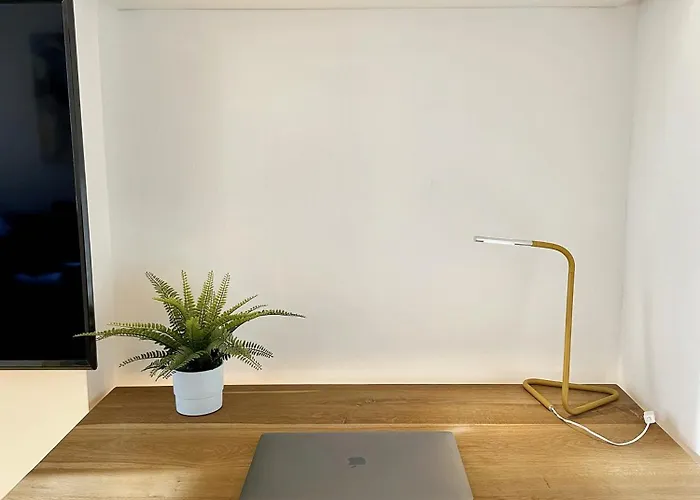 Unique Family By Fortress - Cozy & Spacious - Free Parking דירה