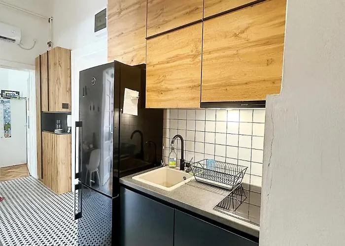 Unique Family By Fortress - Cozy & Spacious - Free Parking דירה נובי סאד